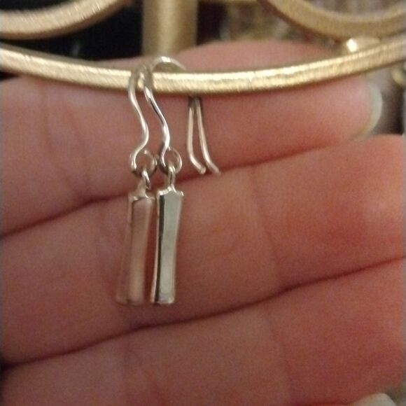 Earrings - Picture 1 of 2